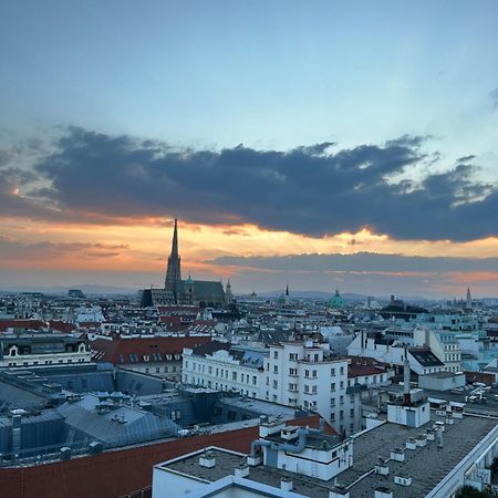 Center Apartment With 360° Rooftop Wenen Buitenkant foto